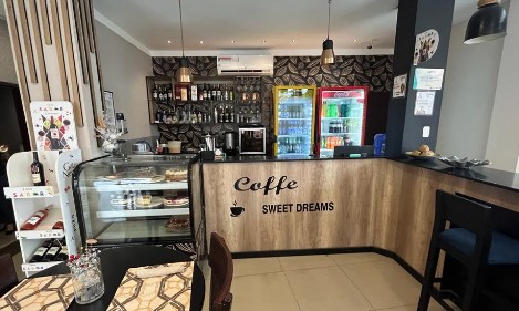 Cafeteria Sweet Dreams